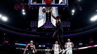 喬治抄球單臂暴扣　合體恩比德飆分做白工