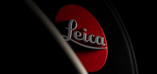 小米17 Ultra徠卡版鏡頭Deco右側配有十分醒目的徠卡可樂標。（圖／翻攝自小米微博）