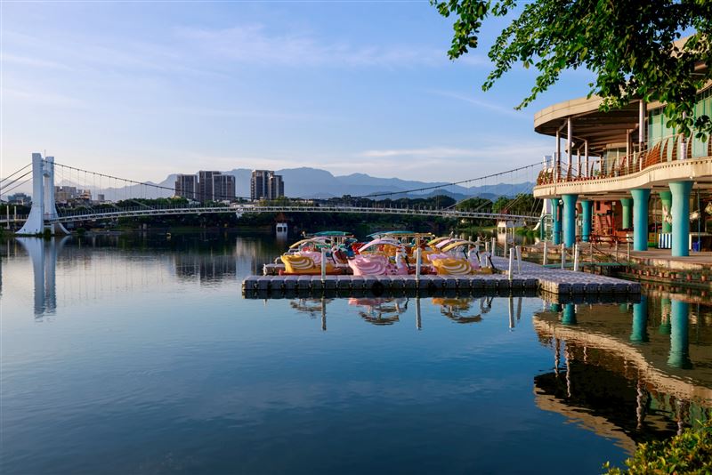 達運建設機構精心打造第三十號作品「拾山」別墅，位在龍潭大池旁，走路即可抵達環湖步道