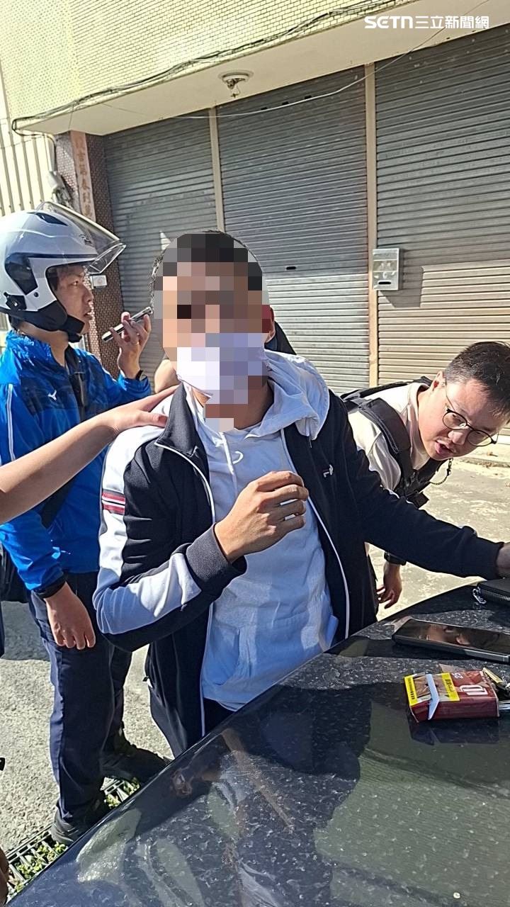 張男砍傷前老闆陳男後逃亡2小時，在神岡區落網。（圖／翻攝畫面）