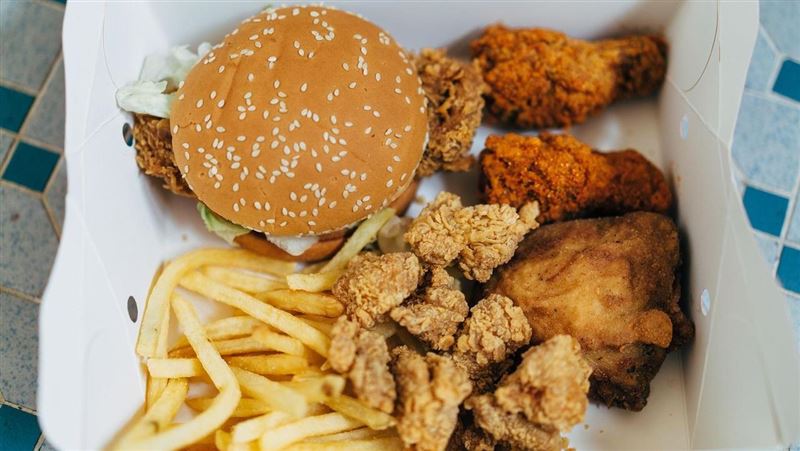 愛吃垃圾食物！16歲少女腸道感染沾黏亡