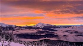 喀爾巴仟山脈。高聳美麗，但惡劣天氣卻成了偷渡客的催命符。（圖／翻攝自X平台 @JohnnyTalkToYou）