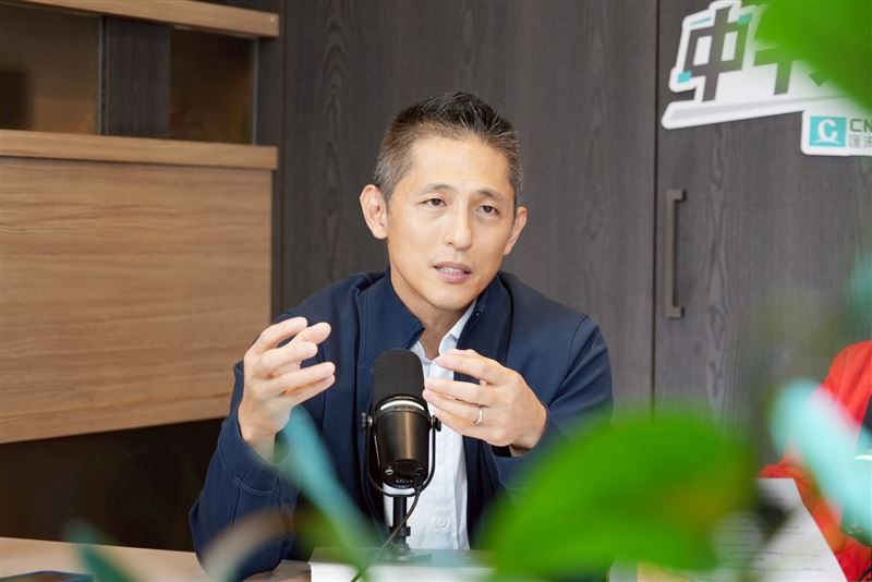 吳怡農接受黃光芹專訪（圖／《中午來開匯》提供）