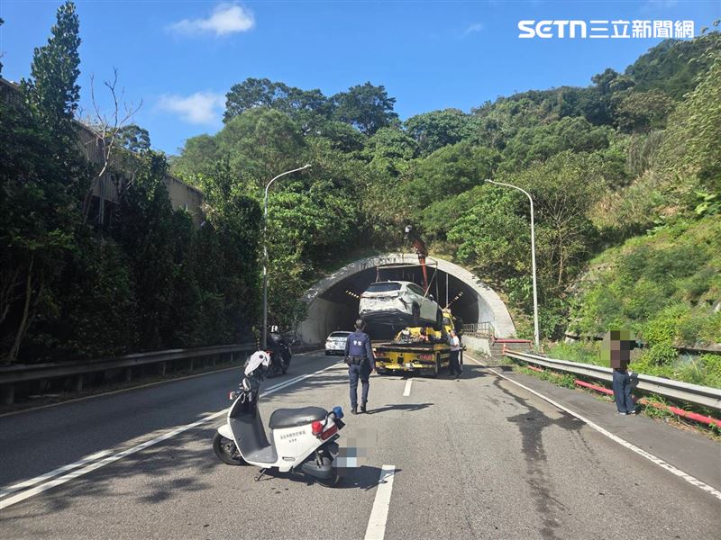 北市信義快速道路、文山隧道出口，發生9車追撞事故。（圖／翻攝畫面）