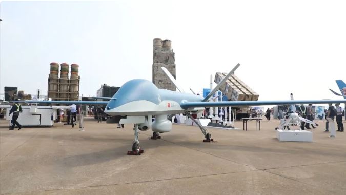 具備高空偵察能力的「彩虹-7」（CH-7）匿蹤無人機也在本月首飛。（圖／翻攝畫面）