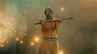 坎城影帝假扮李小龍　反差真面目全被抖出