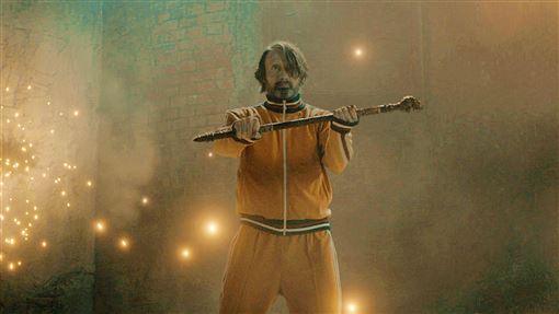 坎城影帝假扮李小龍　反差真面目全被抖出