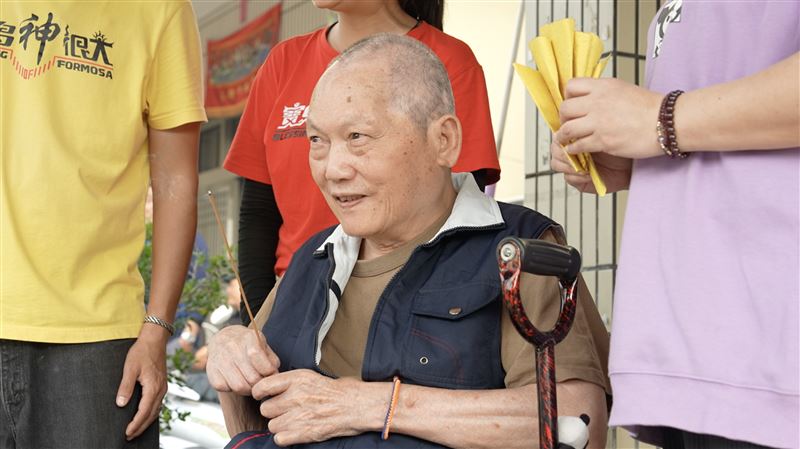 （圖／育琳父親喜迎神農大帝）