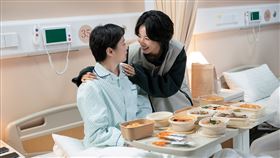 周雨彤《180天重啟計劃》竟成看護幫媽媽安胎。（圖／中天娛樂台提供）