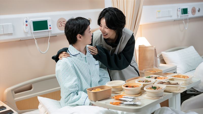 周雨彤《180天重啟計劃》竟成看護幫媽媽安胎。（圖／中天娛樂台提供）