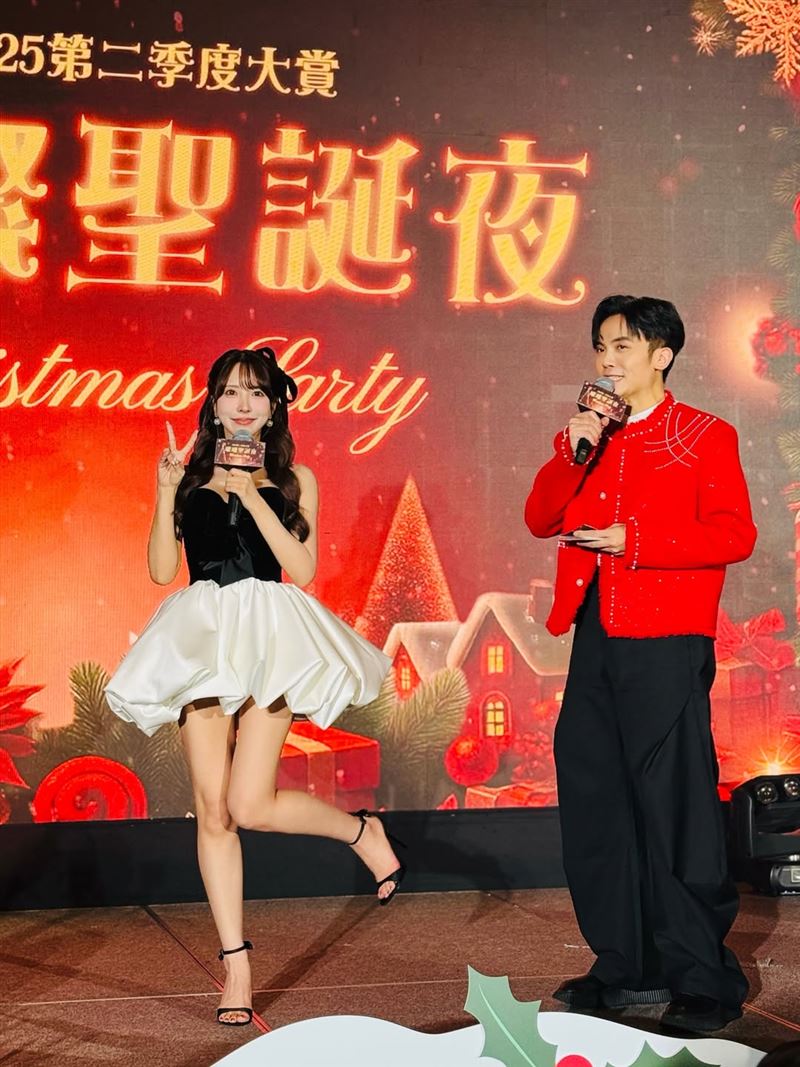 三上悠亞擔任直播頒獎活動的驚喜抽獎嘉賓。（圖／翻攝自IG @smaljohn）