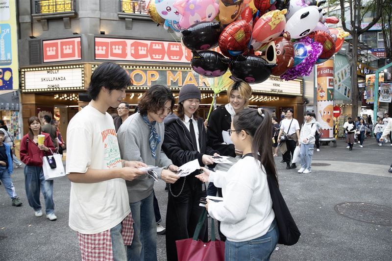 帕拉斯PALLAS前進街頭與粉絲見面。（圖／迷音樂提供）