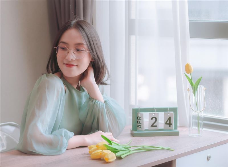 日本洗衣達人分享洗窗簾秘訣，先在浴缸內注入40度左右的溫水，再加入一匙洗衣粉後，浸泡水中30分鐘至1小時候，用手或洗衣機清洗即可。（示意圖／PIXABAY）