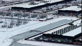 數據中心。《紐時》分析，美國的軍事武器，以及AI產業的關鍵、數據中心，都仰賴中國電池供應，成為一大弱點。（圖／翻攝自X平台 @TheMarcitect）