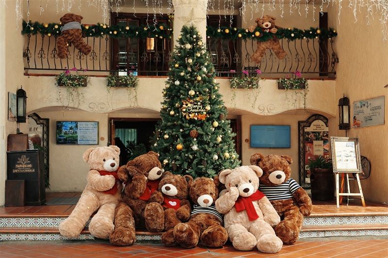 迎賓熊駐點門口迎接，理想大地秒入萌熊國度。（圖／飯店旅宿業者提供）