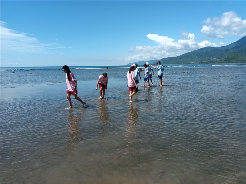 新竹喜來登「海洋大使養成計畫」戶外走讀體驗培育小小海洋守護者。（圖／飯店旅宿業者提供）
