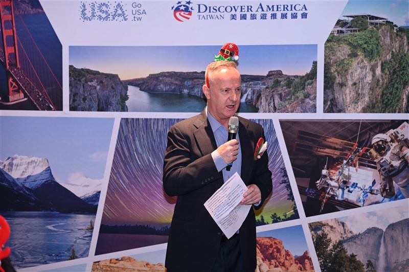 AIT協商務組代理組長高崇文以流利中文致詞。（圖／美國旅遊推展協會提供）