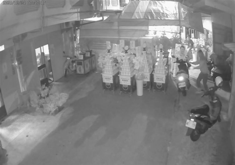 台東發生6.1地震，喪家奔逃出門。（圖／記者王浩源攝影）