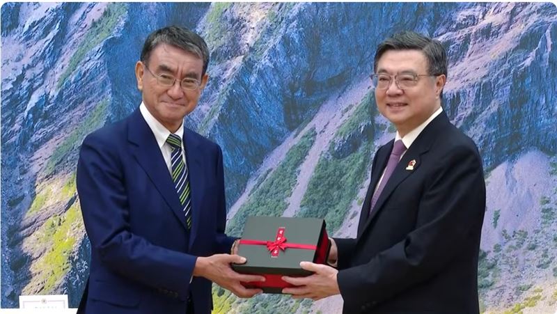 行政院長卓榮泰今（24）日下午接見日本前外務大臣河野太郎眾議員。（圖／翻攝畫面）