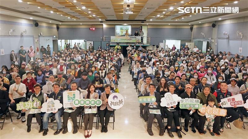 吳沛憶向行政院爭取加速推動內政部50億元「老宅延壽機能復新計畫」，今內政部劉世芳部長親赴地方說明會。（圖／吳沛憶辦公室提供）