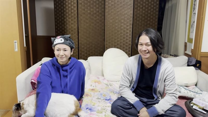 真木陽子與弟弟共同經營頻道宣布生子的消息。（圖／翻攝自YouTube頻道「金森姉弟」）