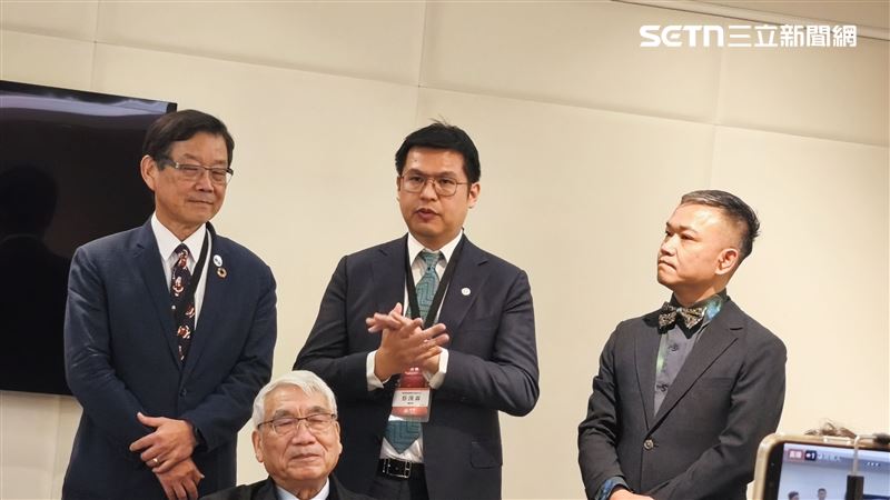 蔡漢霖(中)表示，房市已陷入「賣不動、成本難降」僵局，對都更、危老而言，即可能引發延遲開工或合約糾紛，估計不少建商將陷入觀望態度。（圖／記者陳韋帆攝影）