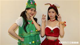 EASL例行賽，Fubon Angels韓籍啦啦隊員李雅英、南珉貞聖誕裝扮應援。（圖／記者劉彥池攝影）