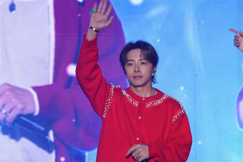 坤達預告台北小巨蛋演唱會將重現高空特技。（圖／記者鄭孟晃攝影）