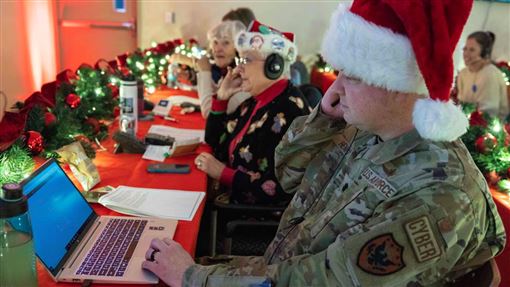 一通電話延續70年！美軍鎖定耶誕老人行蹤