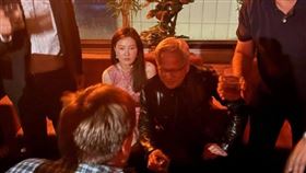 黃仁勳與Megaspeed高管黃樂公司負責人黃樂（Alice Huang）曾被目擊在派對中同桌。（圖／NetThunder於LinkedIn所發照片）