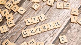 首檔因應股市表現調整股債比例的平衡型ETF「兆豐台美動能股債平衡ETF」，自114年12月26日起掛牌上市。（示意圖/ PIXABAY）