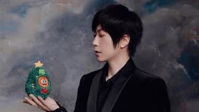 阿信日前上海演唱會重摔。（圖／翻攝自臉書）