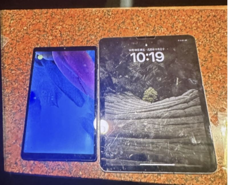 警方查扣張文2部被燒毀的平板電腦，過濾電磁紀錄時，發現他上網的目的都是為了隨機殺人計畫。（翻攝畫面）