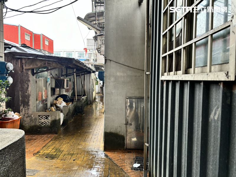 新北瑞芳區明燈路三段某民宅前，林姓男子遭人持銳器刺傷。（圖／翻攝畫面）