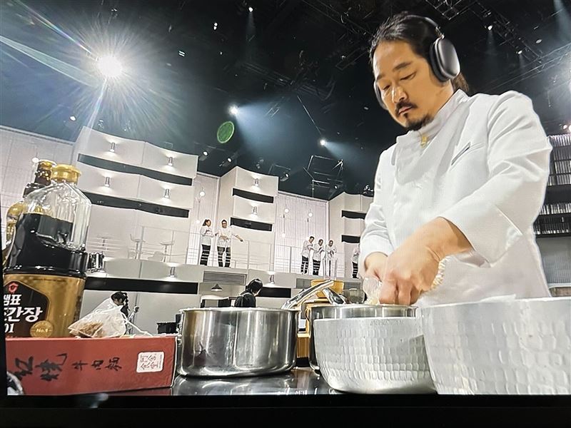 《黑白大廚2》海選階段驚見台灣品牌「阿舍食堂」。(圖／翻攝自Netflix Threads）