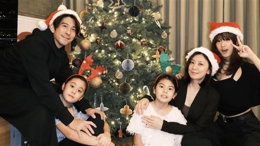 修杰楷閃兵神隱罕見露面！賈靜雯素顏曝光