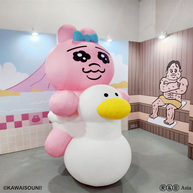 必拍的「澡堂區」大型褲褲兔氣偶。（圖／主辦單位提供）