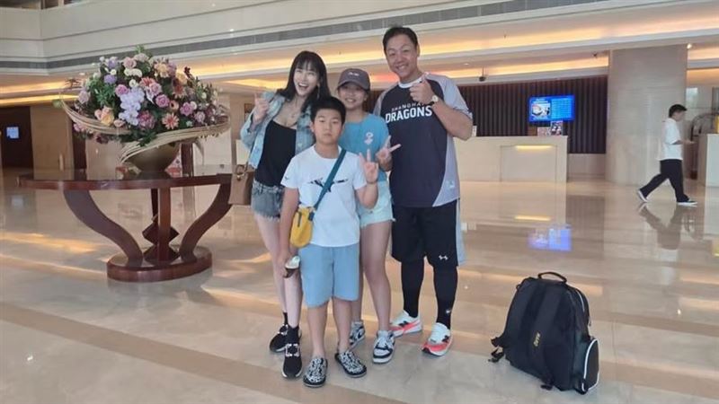 林益全隻身前往中國打球，家人驚喜現身。（圖／翻攝自IG @l_y_c_9）