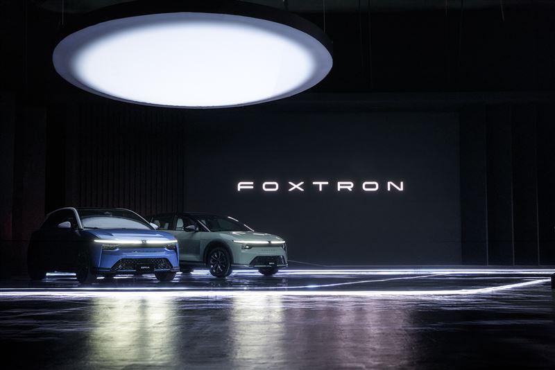 鴻華先進首款電動車 BRIA 今（25）日震撼上市），結合台灣 ICT 優勢與義大利 Pininfarina 設計美學，主打軟體定義汽車平台。全車系三種車型，入門價僅89.9萬元起，實車即刻進駐全台 LUXGEN 展間，本週末正式開賣，搶攻國產電動車市場。（圖／鴻華先進提供）