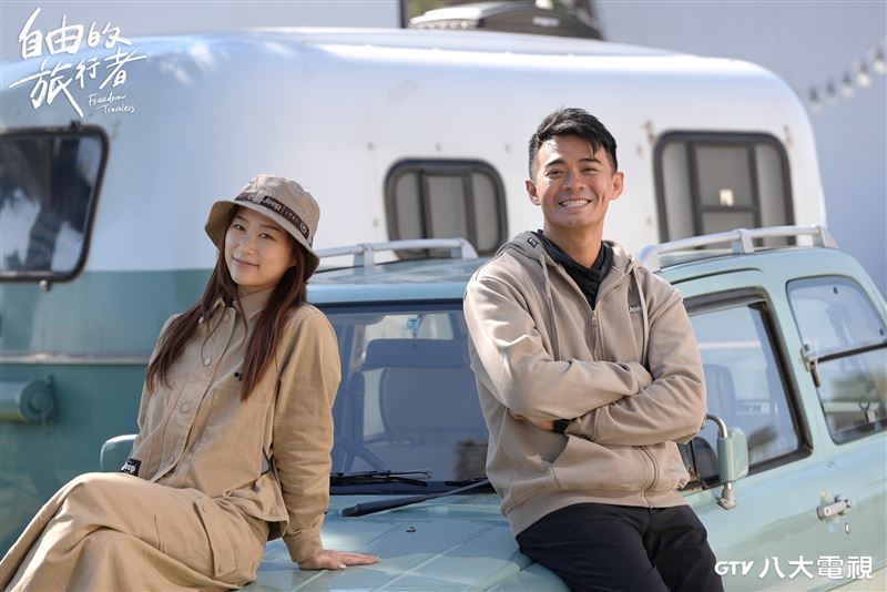 融融（右）與咪蕾（左）自駕韓國行，旅程中兩人默契十足，笑料不斷。（圖／八大提供）