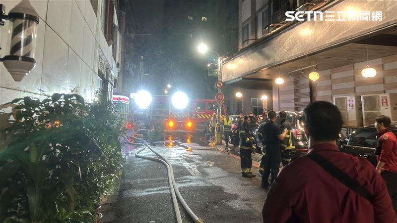 北市民權東路巷內公寓竄火，曾男及其莫姓女友成焦屍。（圖／翻攝畫面）