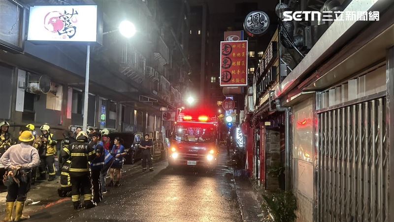 北市民權東路巷內公寓竄火，曾男及其莫姓女友成焦屍。（圖／翻攝畫面）
