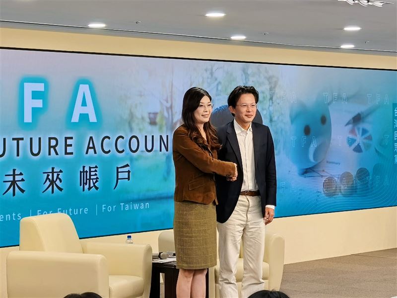 鄭麗文、黃國昌今（25）日共同宣布推出「台灣未來帳戶」。（圖／翻攝自鄭麗文臉書）