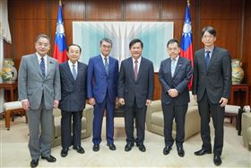 林佳龍接見日本前外務大臣河野太郎眾議員等一行訪團（圖／外交部提供）