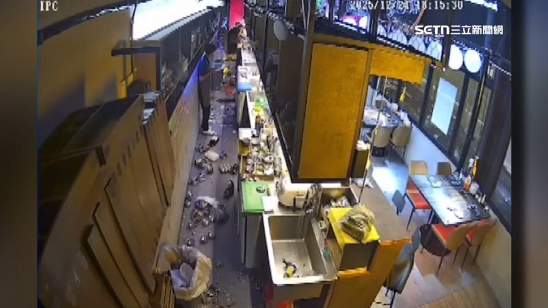 台東強震！燒肉店餐具如瀑布「震出吊櫃」