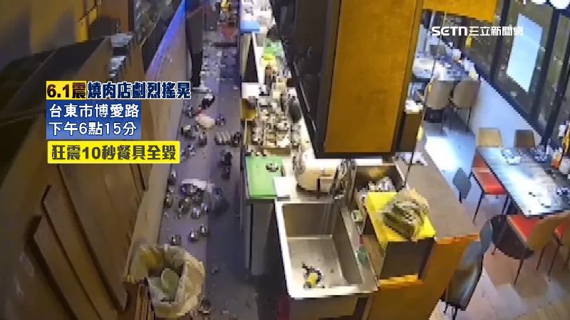 台東燒肉店店內杯盤狼藉