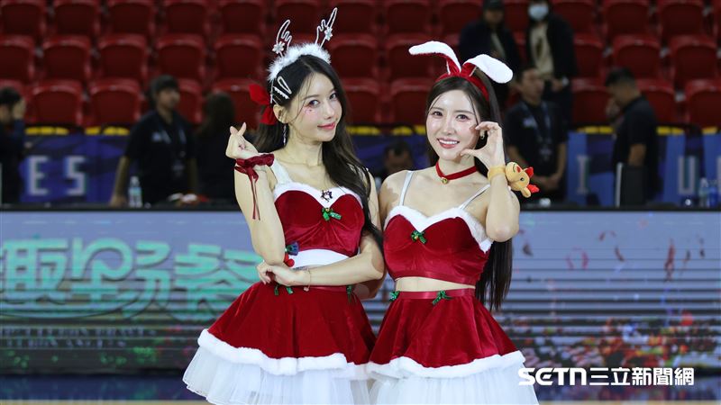 Fubon Angels韓籍成員李雅英、南珉貞合影。（圖／記者劉彥池攝影）