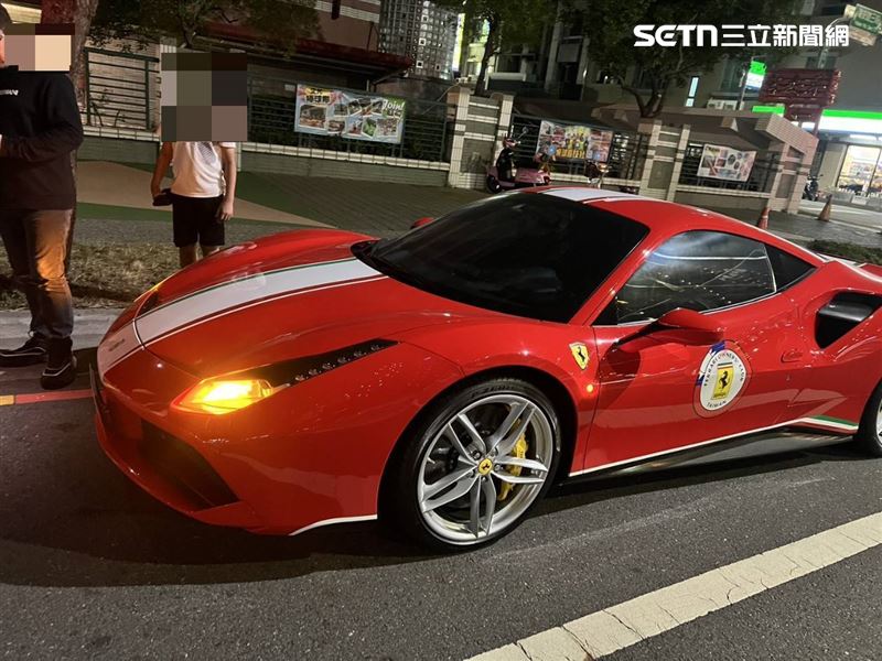 法拉利488目前雖已停產，但新車價飆破2000萬，中古車行情也落在800萬至1000萬之間。（圖／翻攝畫面）