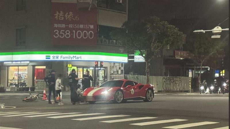 法拉利,台南市警局第五分局,台南,弟弟,男童,跑車（圖／翻攝自台南大小事臉書）