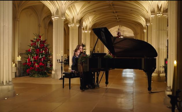 凱特王妃與夏綠蒂公主合奏片段,只在電視重播時出現,成為「聖誕彩蛋」。(圖/翻攝自IG@princeandprincessofwales)